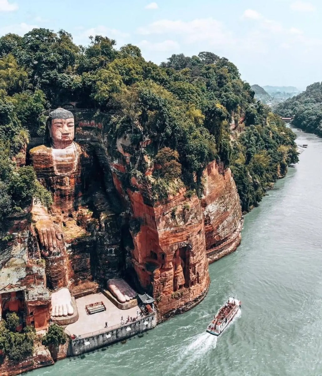 Lạc Sơn Đại Phật – pho tượng Phật khổng lồ hơn 1.000 năm tuổi