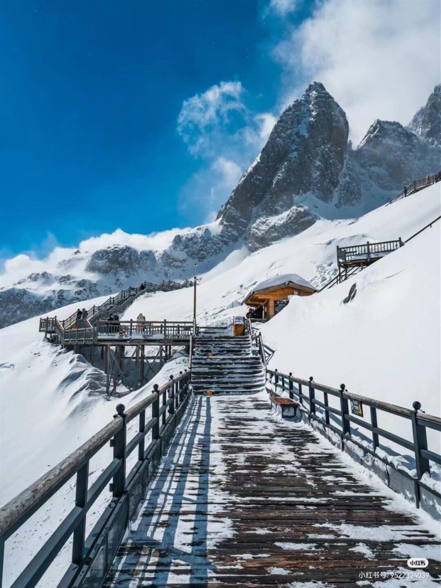 Vẻ đẹp của Núi Tuyết Kiệu Tử Côn Minh