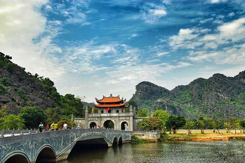 Tour du lịch Ninh Bình: Hà Nội - Hoa Lư - Tam Cốc - Hang Múa - Bái Đính - Tràng An 2N1Đ