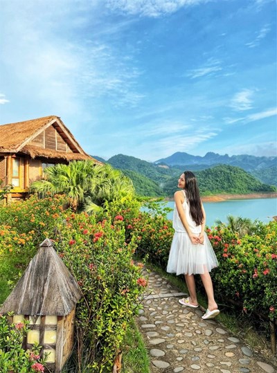 Combo Mai Châu Hideaway Lake Resort 2N1Đ