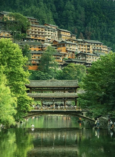 Tour du lịch Trung Quốc: QUÝ DƯƠNG–THANH NHAM CỔ TRẤN–TRẤN VIỄN CỔ THÀNH-THIÊN HỘ MIÊU TRẠI 4N3Đ