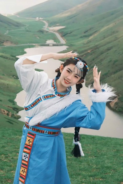 Tour du lịch Trung Quốc: HÀ KHẨU - CÔN MINH – ĐẠI HẢI THẢO SƠN 4N4Đ