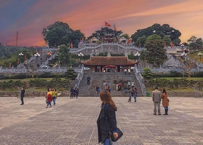 Tour du lịch tâm linh: Hà Nội - Yên Tử - Chùa Ba Vàng - Cái Bầu - Cửa Ông - Cô Bé Cửa Suốt 2N1Đ